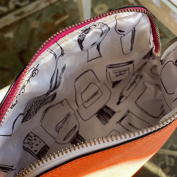 Pop of color makeup case 🧡💓 - Picture 3 of 4